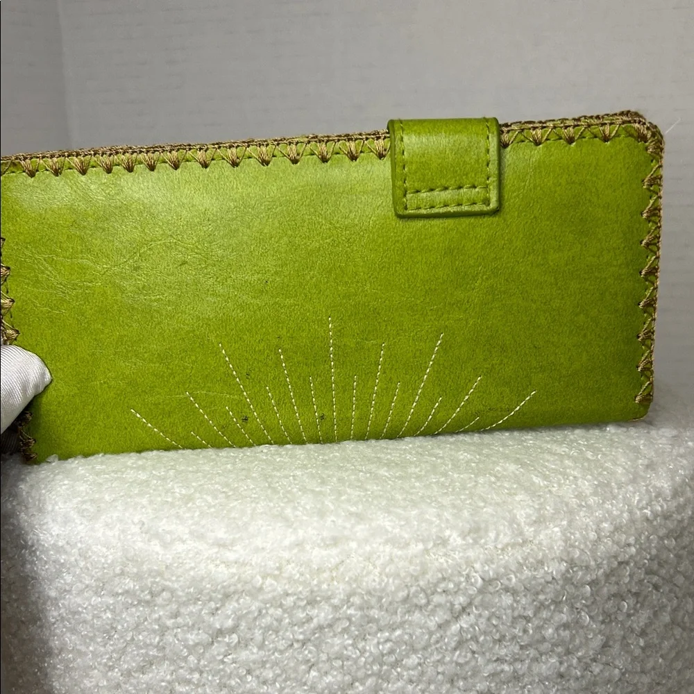 Embroidered Green Skull Wallet - Picture 3 of 4